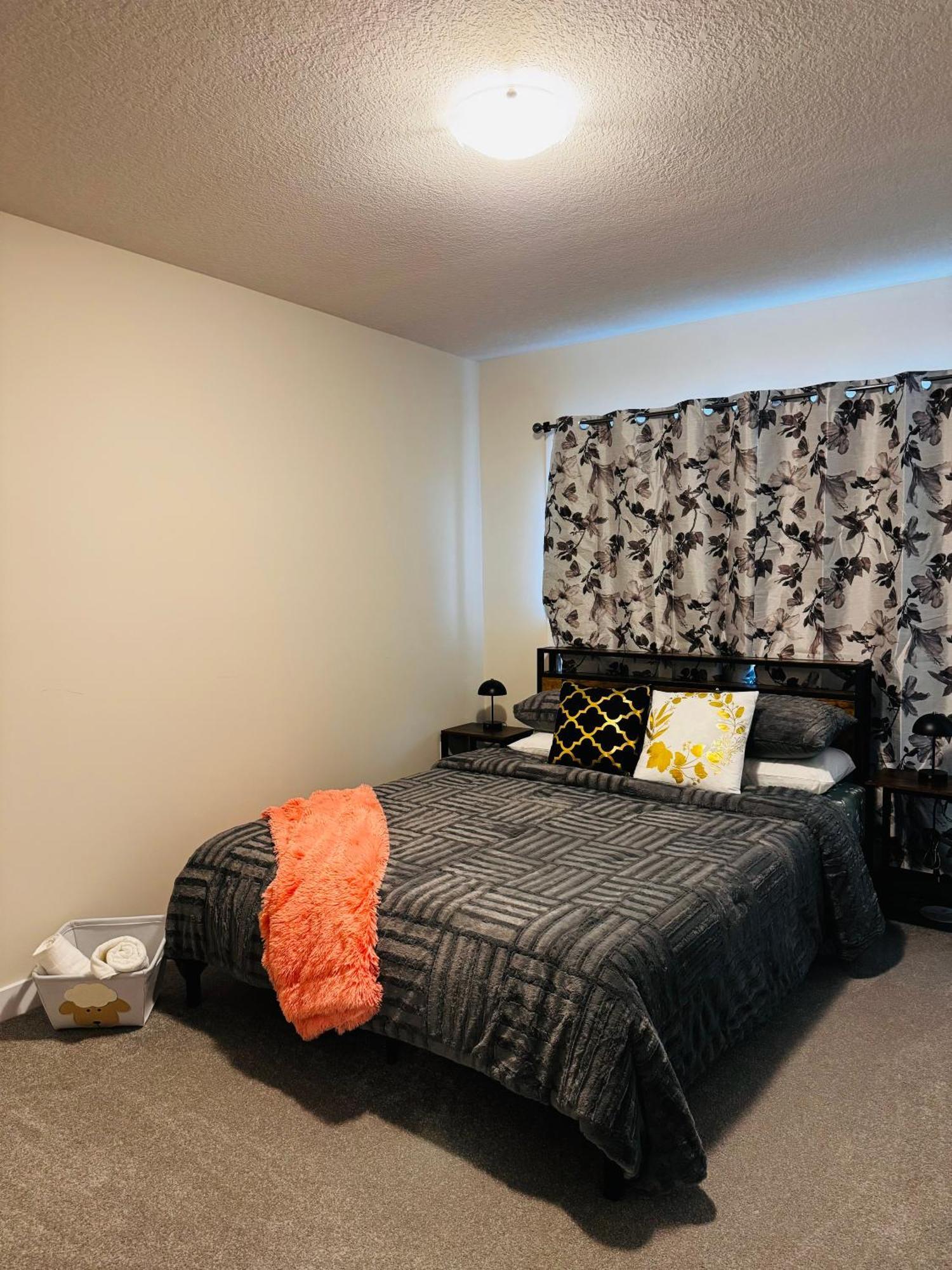 Have Whole House To Yourself Thorold Luaran gambar